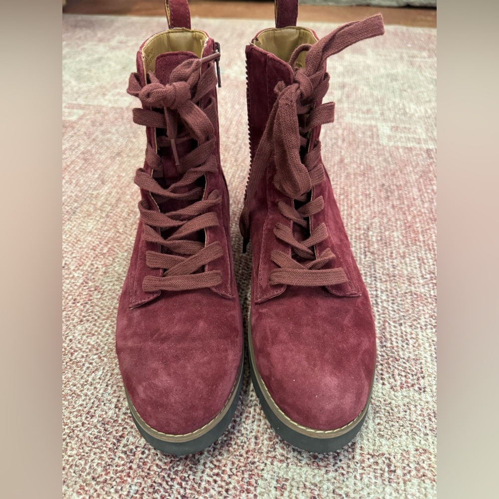 Vionic Lani suede combat boot in Port/ Burgundy size 6.5 zip closure